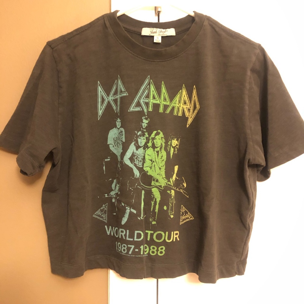 Def Leppard Graphic Crop tee